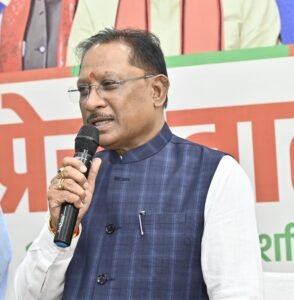 *मार्च 2026 तक नक्सलवाद का जड़ से होगा खत्म : मुख्यमंत्री श्री साय, शांति और विकास राह पर बढ़ रहा है बस्तर, शासन की योजनाओं से बदली गांवों की तस्वीर, पहली बार राजधानी पहुंचे बीजापुर के सुदूर गांवों के युवा, मुख्यमंत्री से आत्मीय मुलाकात कर रखी अपनी बात*