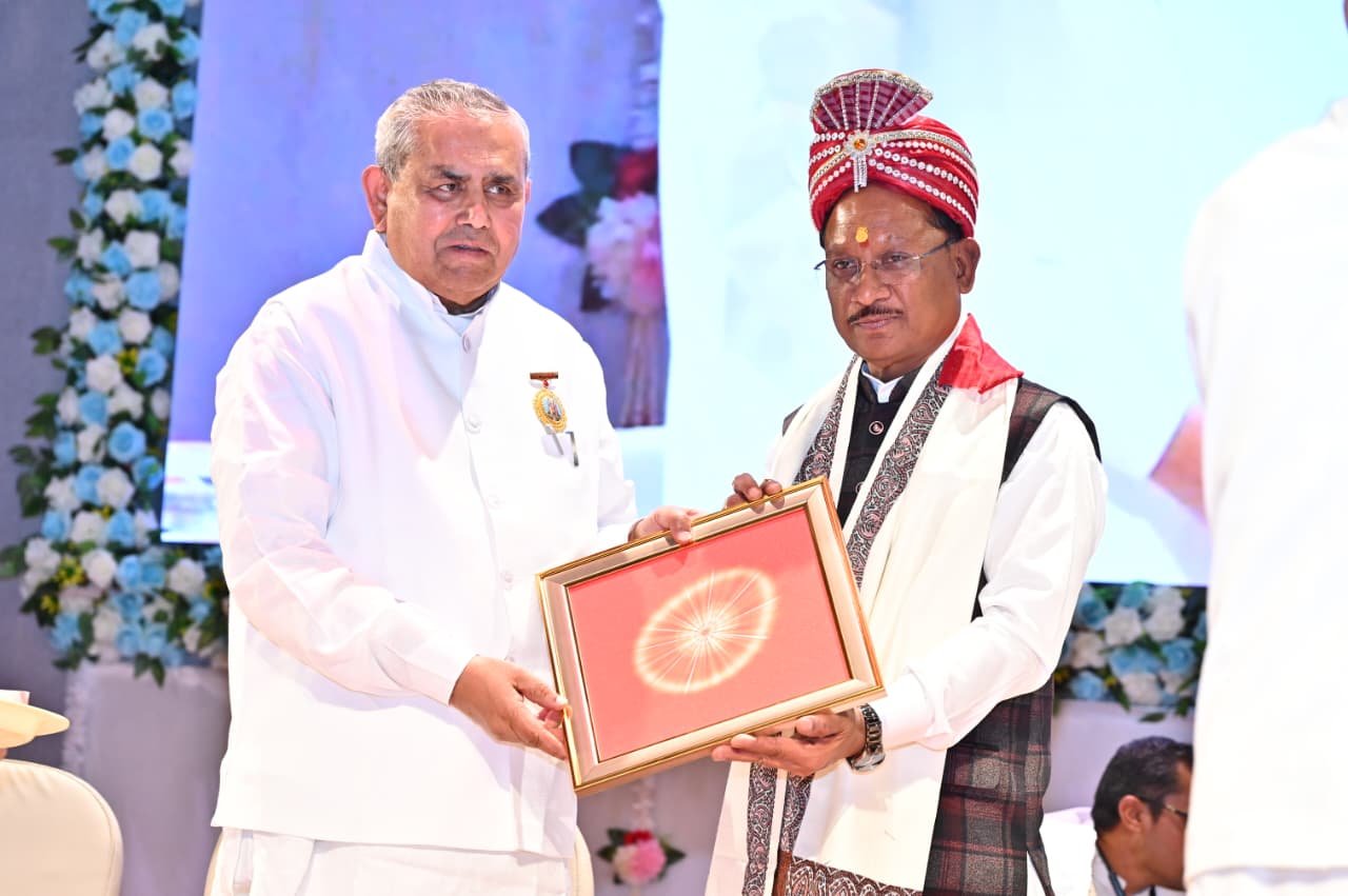 *विधानसभा के सदस्यों के लिए ब्रह्मा भोजन का आयोजन सुंदर और प्रेरणादायी परंपरा : मुख्यमंत्री श्री साय, मुख्यमंत्री शांति सरोवर में आयोजित स्नेह मिलन एवं ब्रह्मा भोजन कार्यक्रम में हुए शामिल, कैबिनेट मंत्रीगण, नेता प्रतिपक्ष और विधानसभा के सदस्य भी रहे मौजूद…*