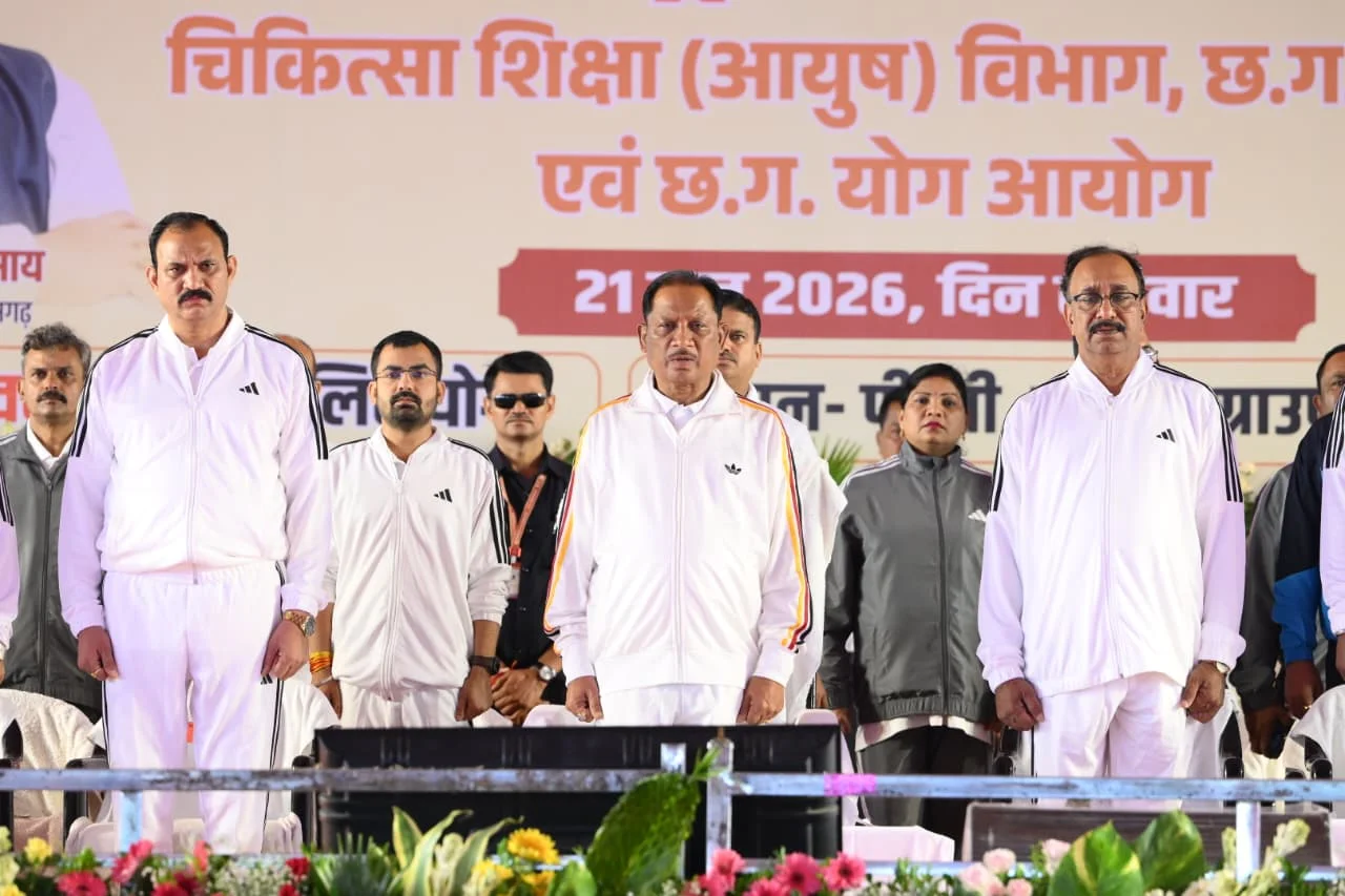 मुख्यमंत्री श्री विष्णुदेव साय, 12वें अंतर्राष्ट्रीय योग दिवस पर अम्बिकापुर में मुख्यमंत्री श्री विष्णुदेव साय ने किया सामूहिक योगाभ्यास